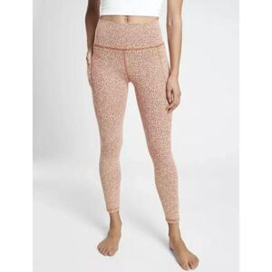 Athleta Salutation Stash II Textured Legging Micro Cheetah Athletic Size Medium